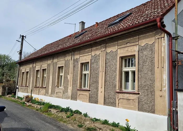 Chaloupka U Lovose * Velemin