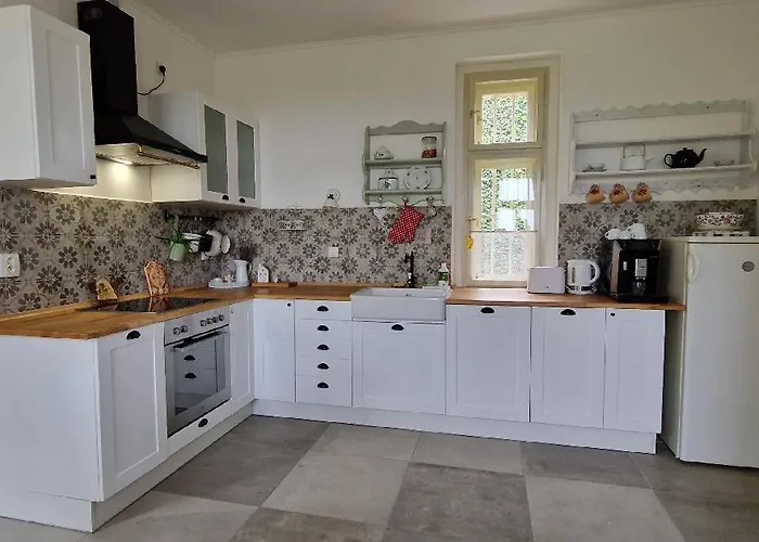Chaloupka U Lovose Villa *